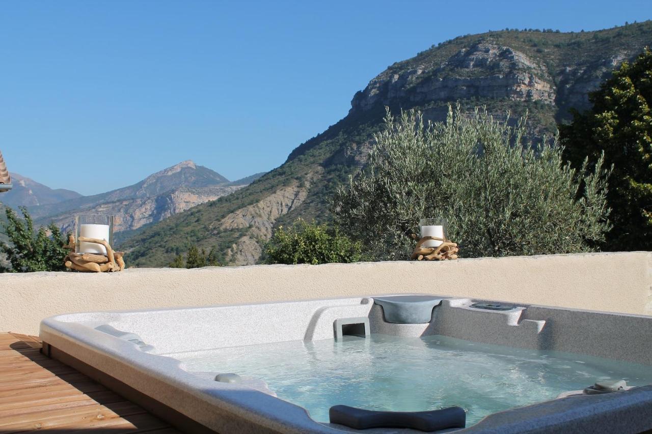 Entre Terre Et Ciel Bed & Breakfast Rémuzat Dış mekan fotoğraf
