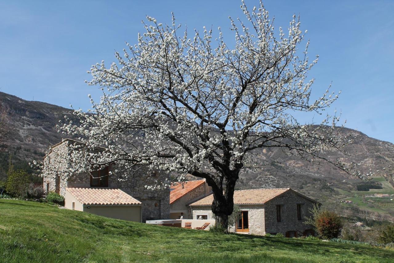 Entre Terre Et Ciel Bed & Breakfast Rémuzat Dış mekan fotoğraf