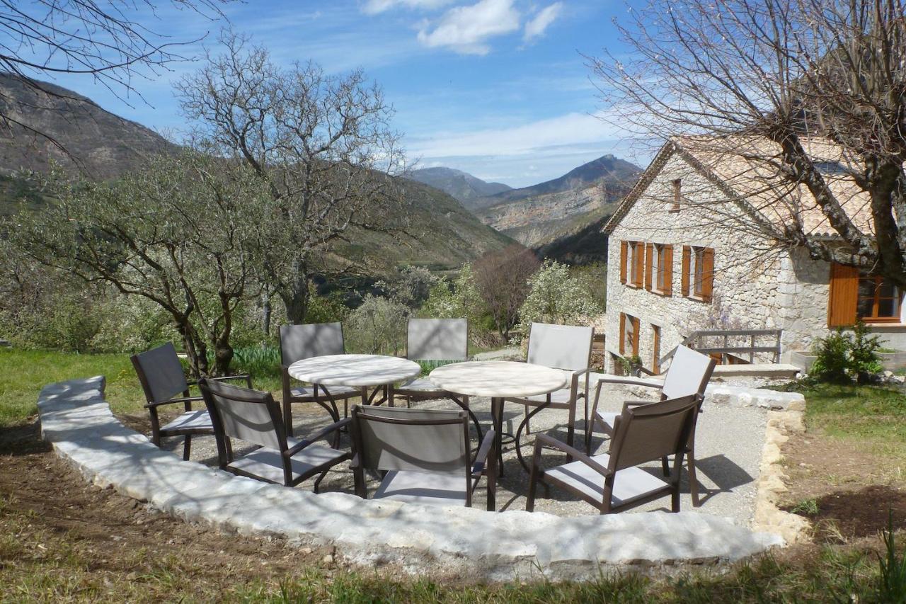 Entre Terre Et Ciel Bed & Breakfast Rémuzat Dış mekan fotoğraf